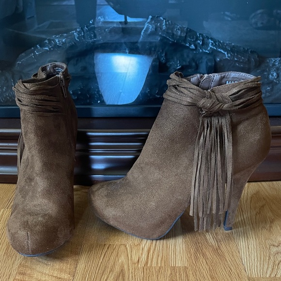 Shoes - Beautiful Brown Platform Ankle Boots with Tassels
